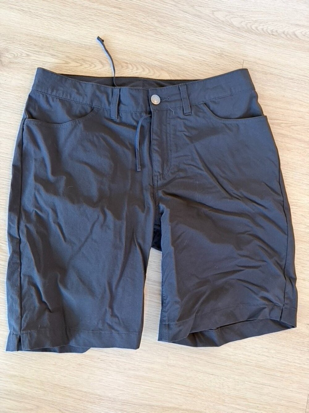 PATAGONIA WOMENS BLACK NYLON BERMUDA SHORTS SZ 8